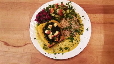 Fisch mit Reis und Rohkostsalat